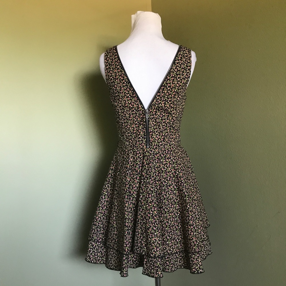 Bebe Fit Flare Floral Sleeveless Zip detail dress - Picture 5 of 8